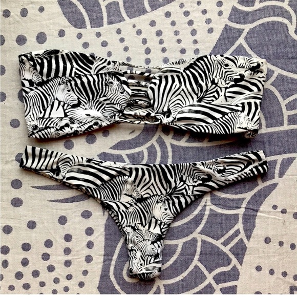 Boys + Arrows Truvy the troublemaker top and Jesse Juvenile bottom in Zebra - Picture 3 of 9